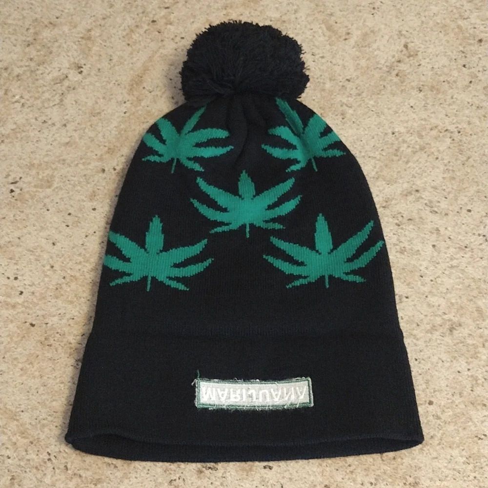 Black‎ Green Leaf Print Grunge Cuffed PomPom Knit Beanie NWOT - Picture 10 of 14